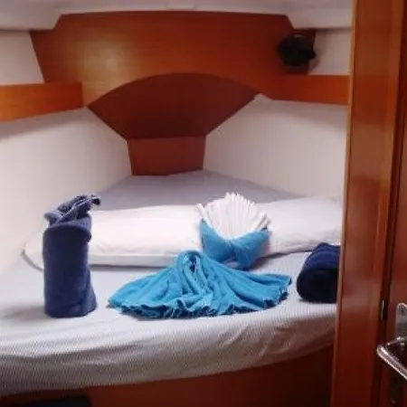 Botel Arundel Yachting Genova